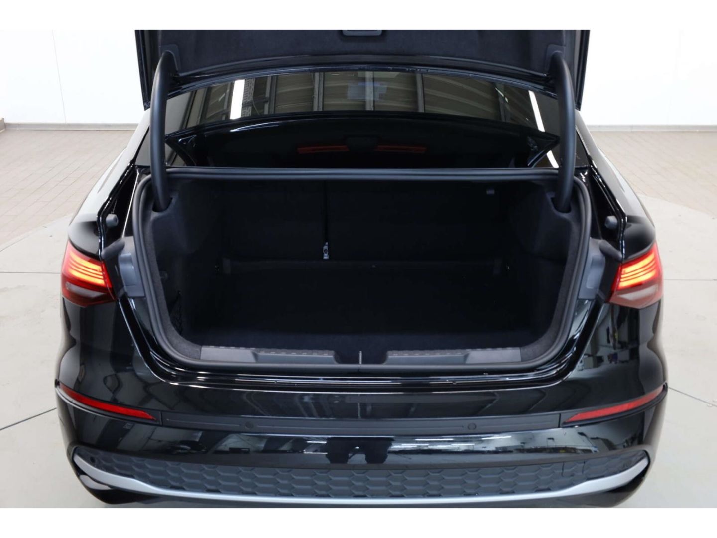 Audi A3 Limousine 30 TFSI advanced S-Tronic 18''/NAV