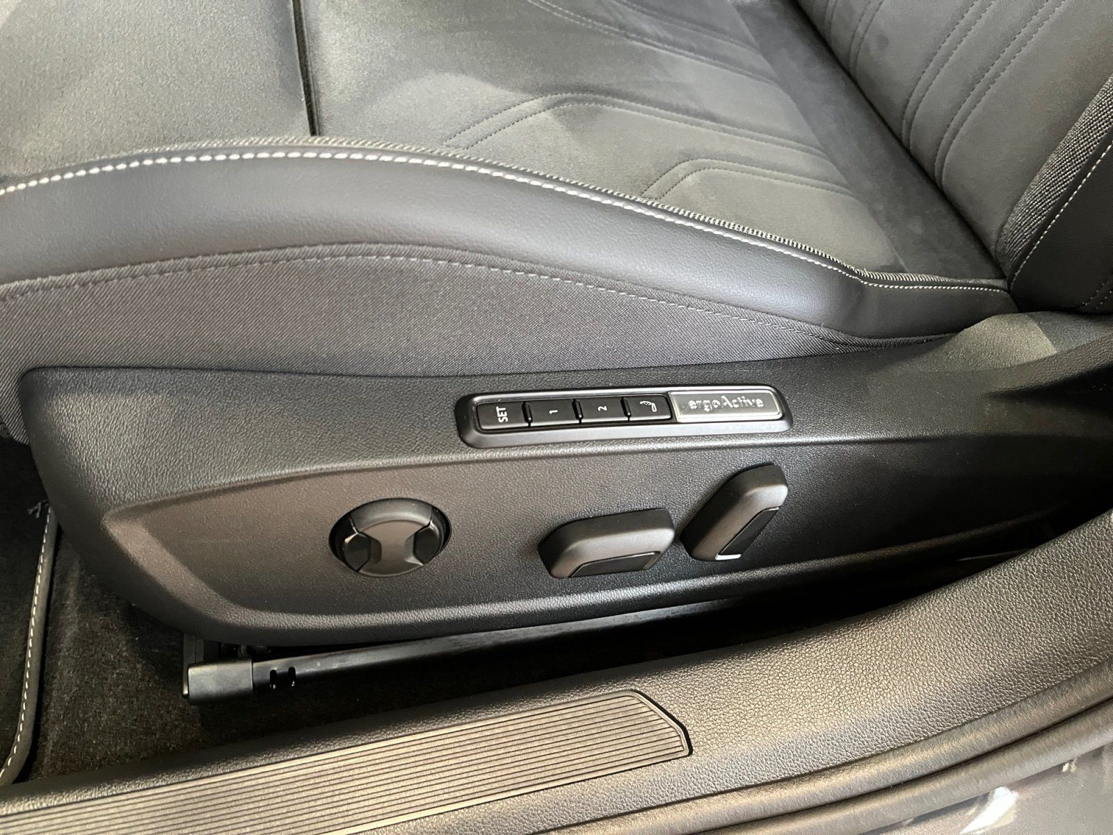 Volkswagen Golf VIII Edition 50 1.5 eTSI DSG Head-up-Displa