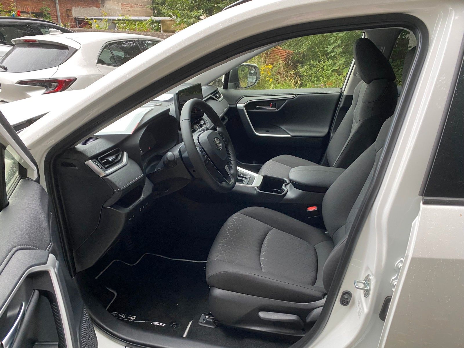 Toyota RAV4 Hybrid Team - Samsaru's Car Outlet