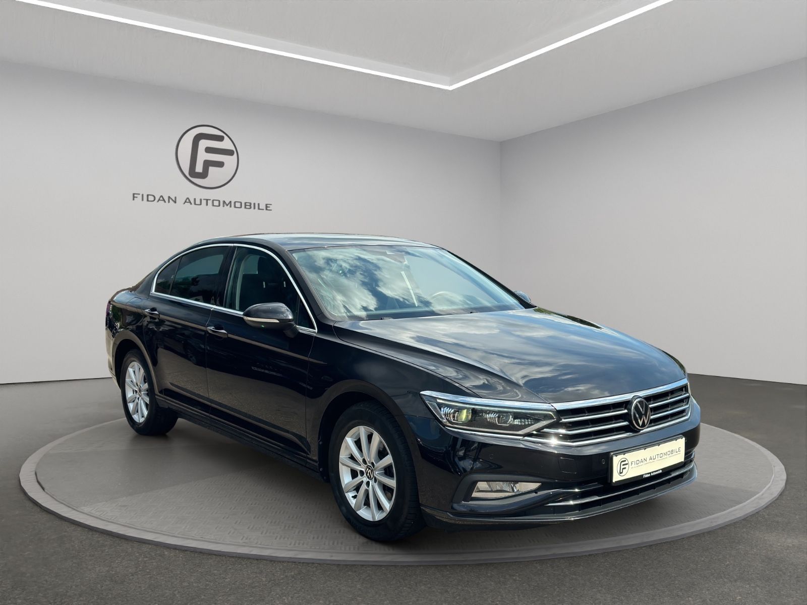 Volkswagen Passat Lim. Business - Samsaru's Car Outlet