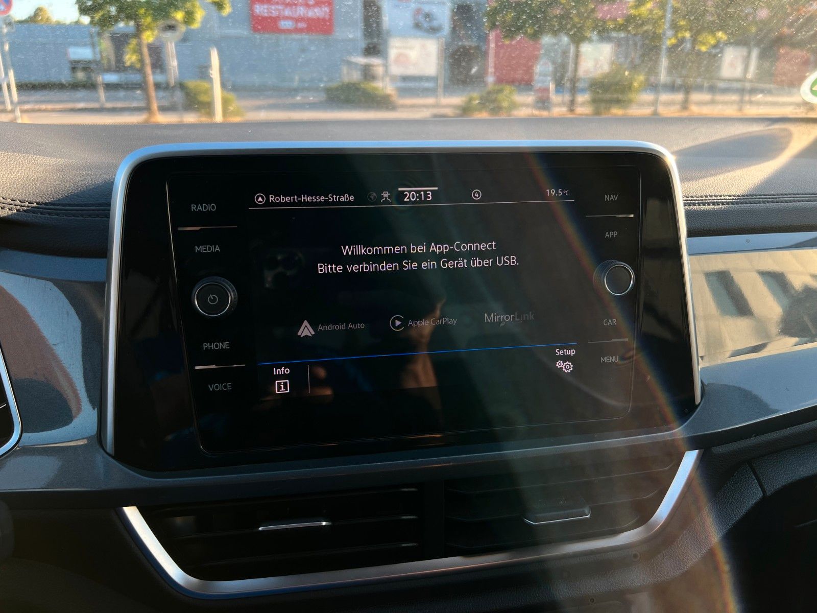 Volkswagen T-Roc Style - Samsaru's Car Outlet