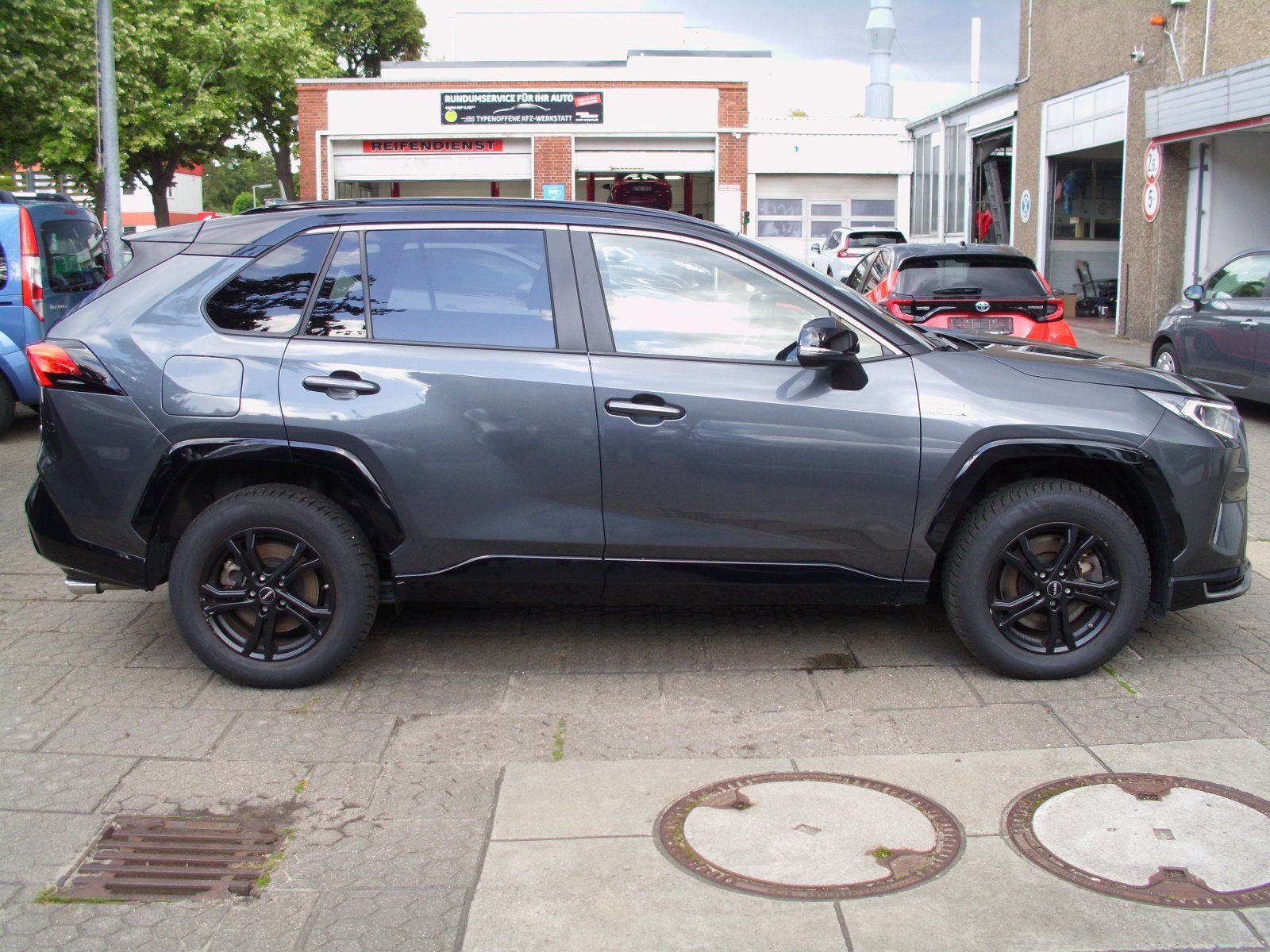 Toyota RAV4   Plug-in Hybrid 4x4