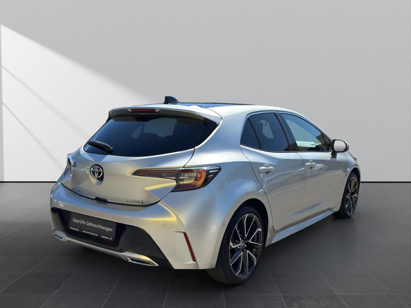 Toyota Corolla 2.0 Hybrid Lounge - Samsaru's Car Outlet