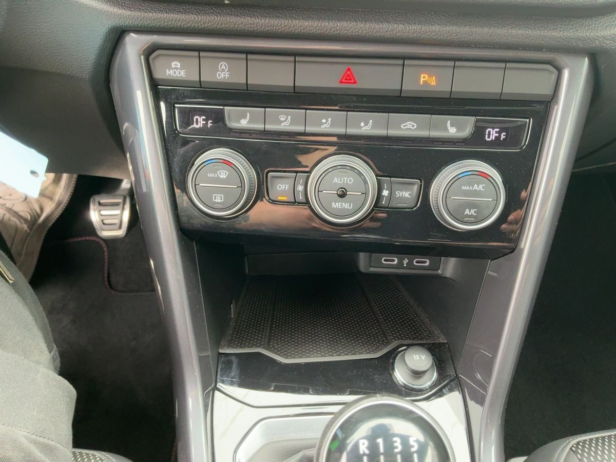 Volkswagen T-Roc 1.5 TSI SPORT - Samsaru's Car Outlet