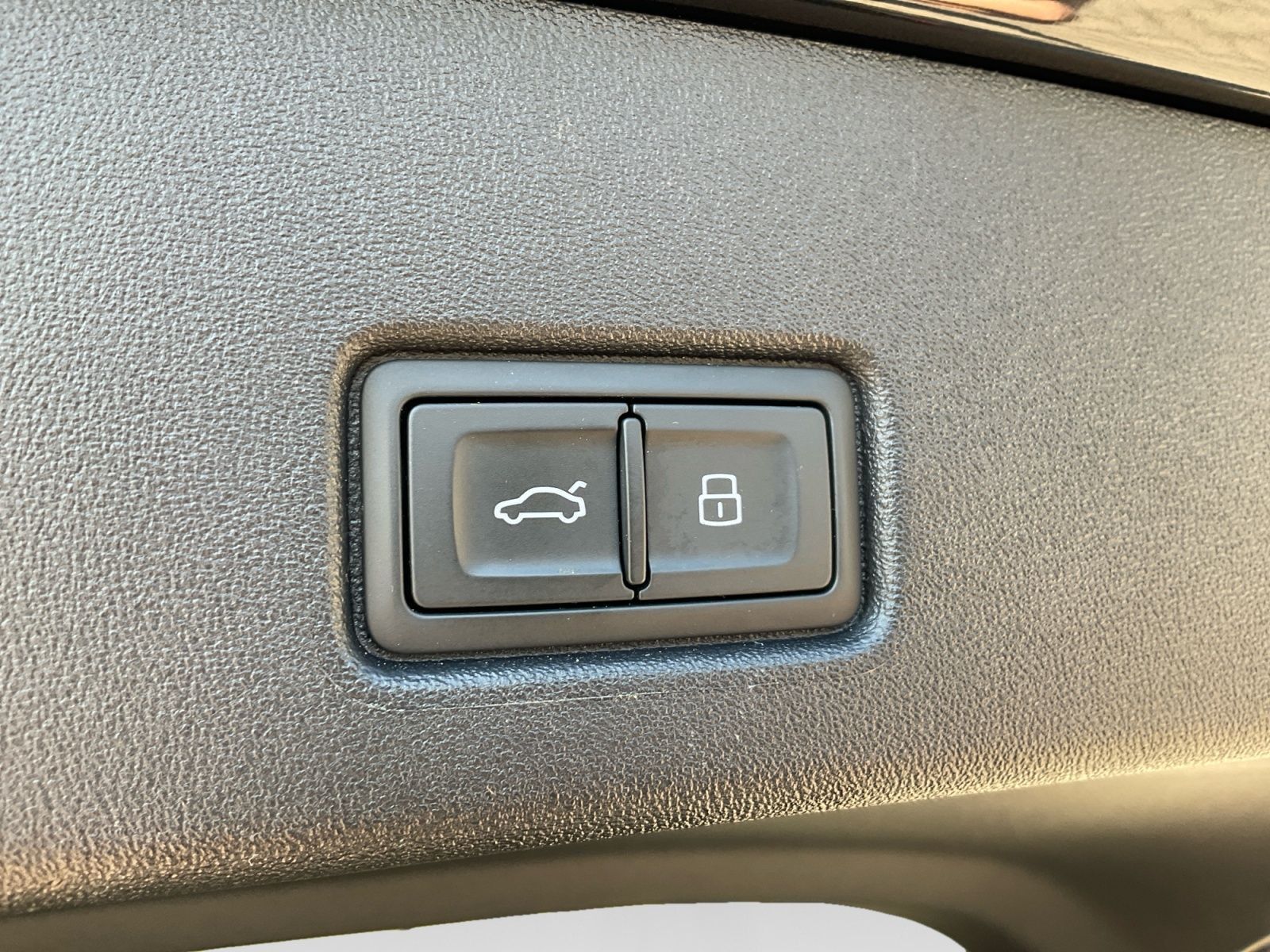 Audi Q4 e-tron 45 quattro S-line Pano AHK Matrix HUD