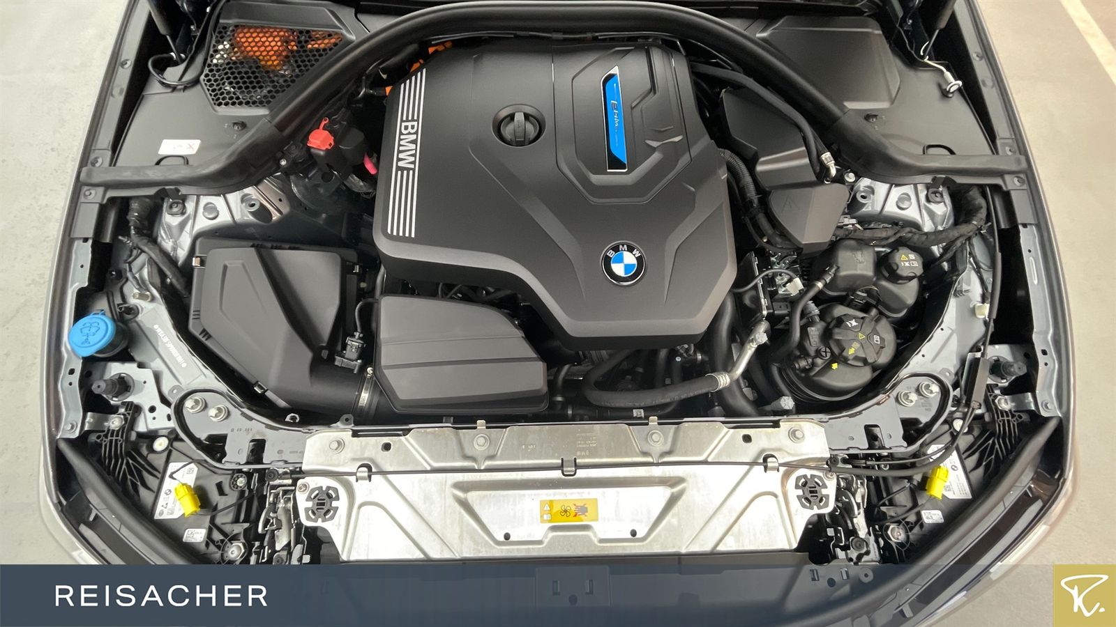 BMW 330e A xDrive LCProf - Samsaru's Car Outlet
