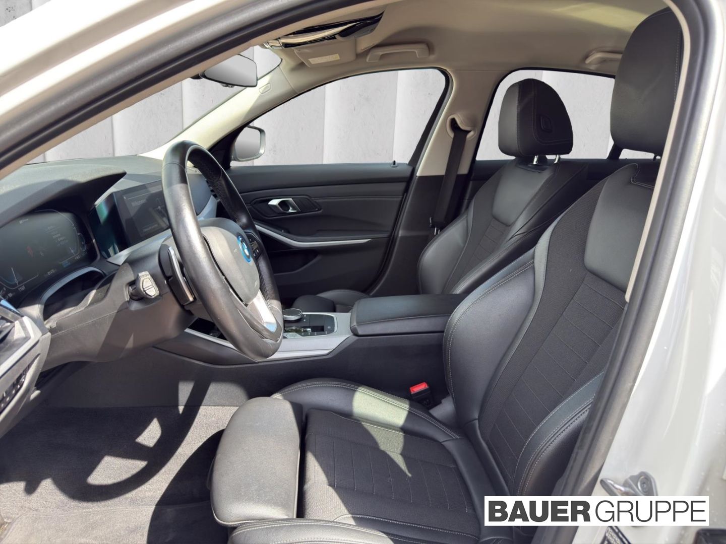 BMW 330 e xDrive Advantage - Samsaru's Car Outlet