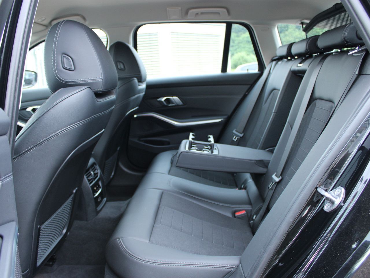 BMW 320d T.Sport - Samsaru's Car Outlet
