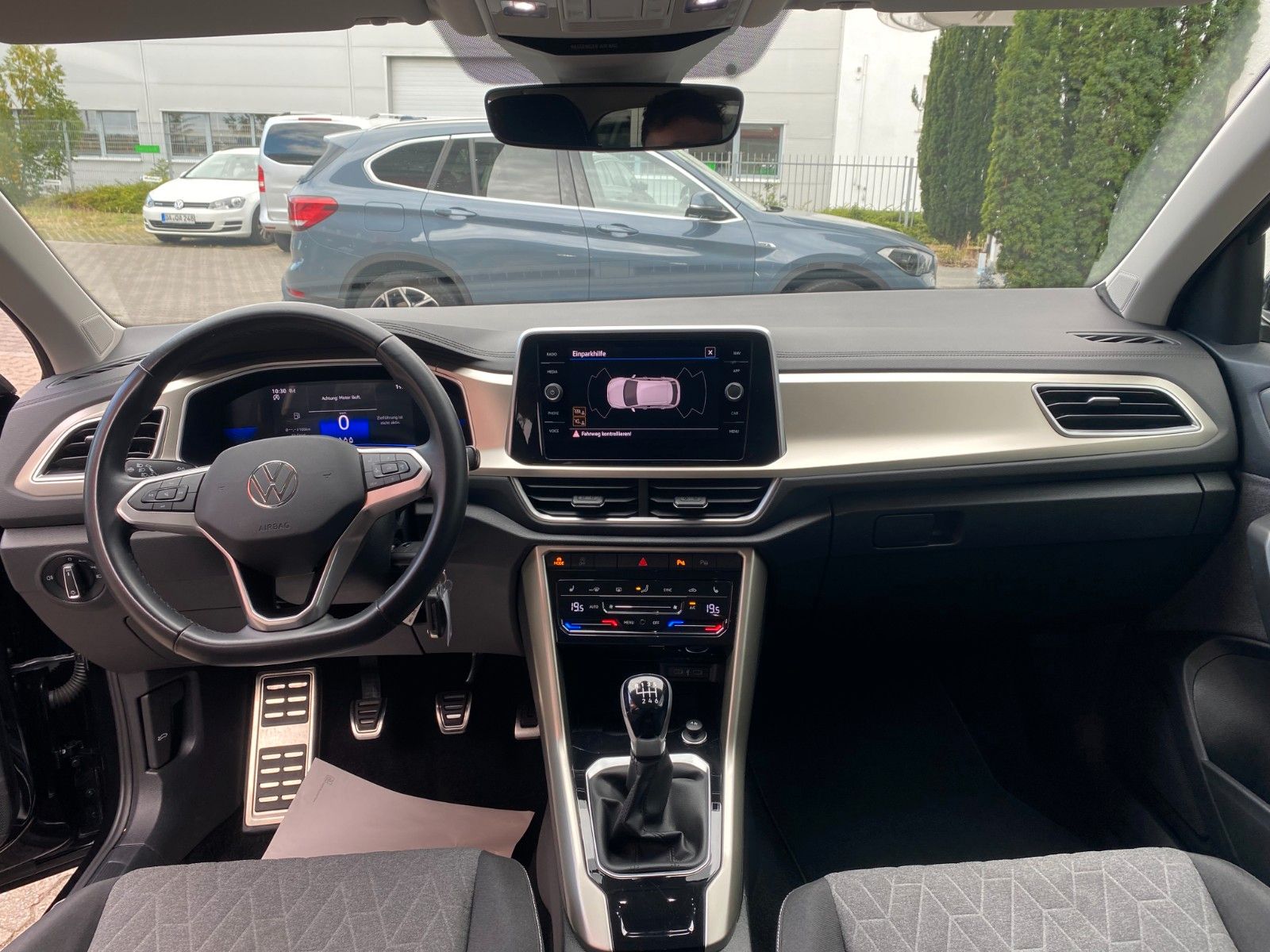 Volkswagen T-Roc Move - Samsaru's Car Outlet