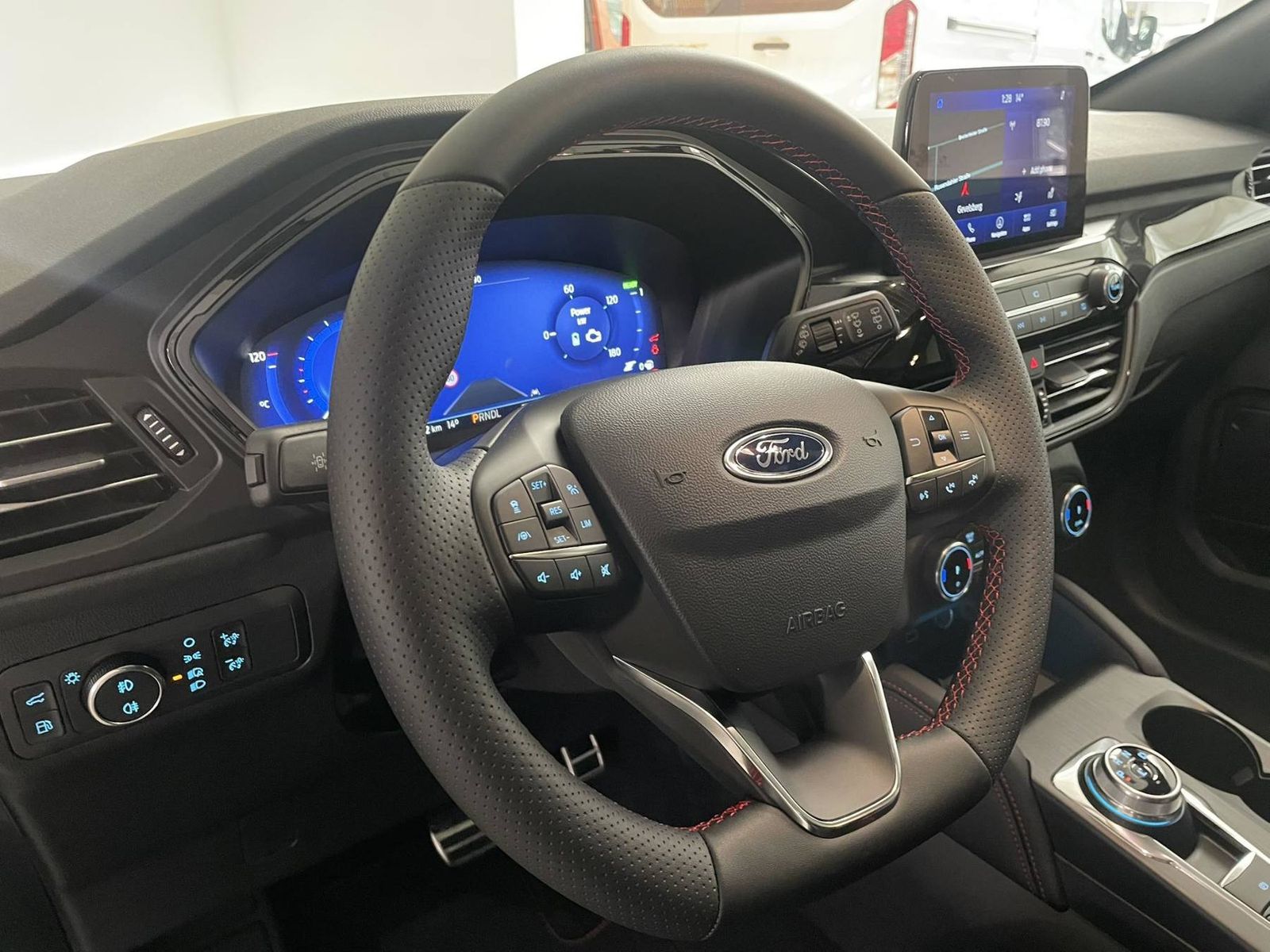 Ford Kuga ST-Line X - Samsaru's Car Outlet