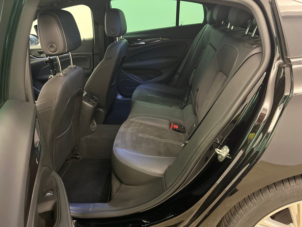 Opel Insignia 2.0 CDTI Business - Samsaru's Car Outlet