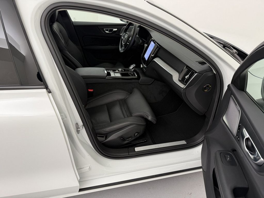 Volvo V60 T6 Ultra Dark Recharge Plug-In Hybrid AWD