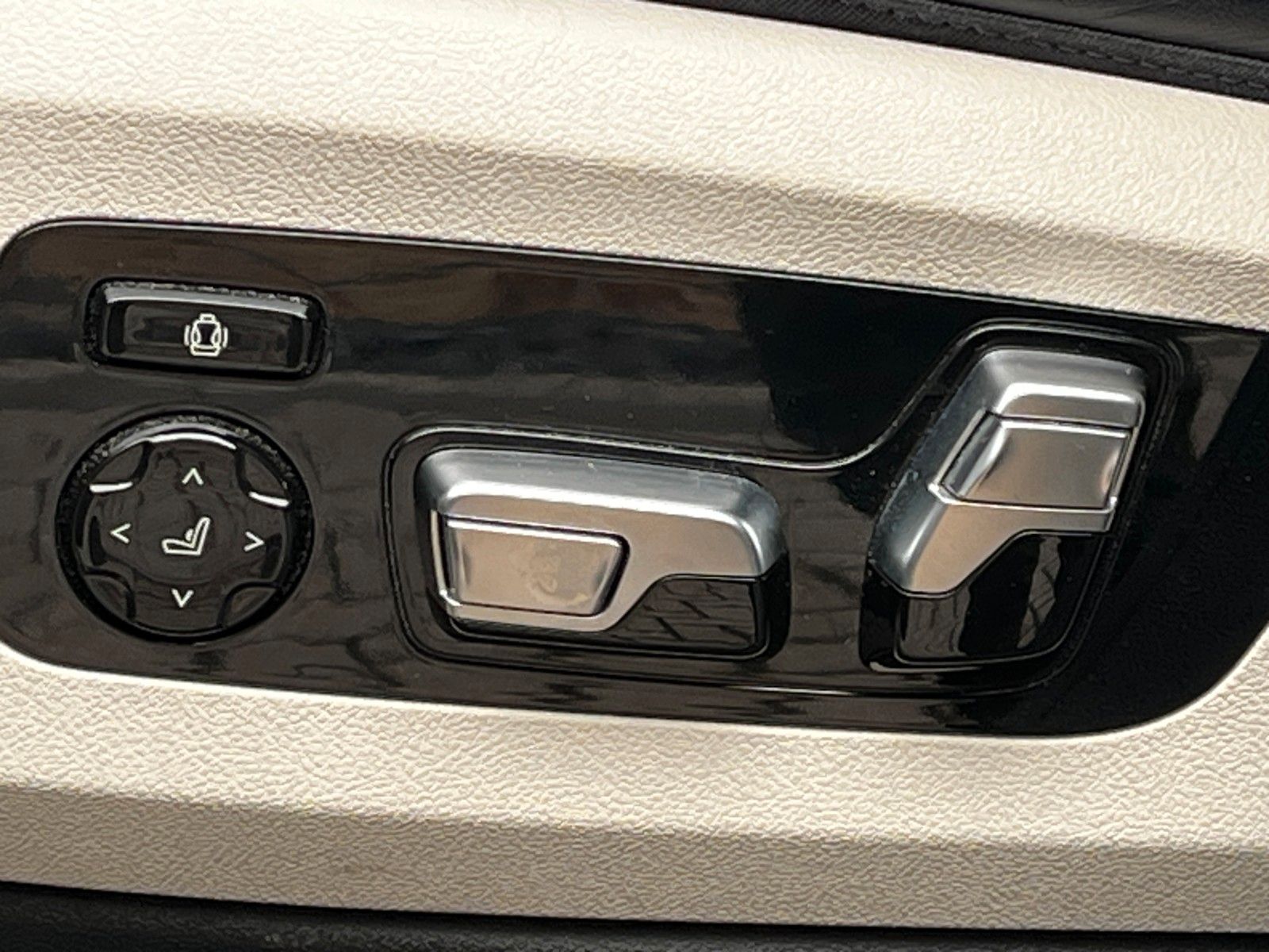 BMW X6 M50i AHK Leder Laser HUD DAProf Standhz