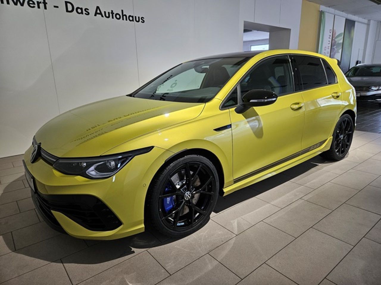 Volkswagen Golf 8 R 2.0 TSI 4M DSG - Samsaru's Car Outlet