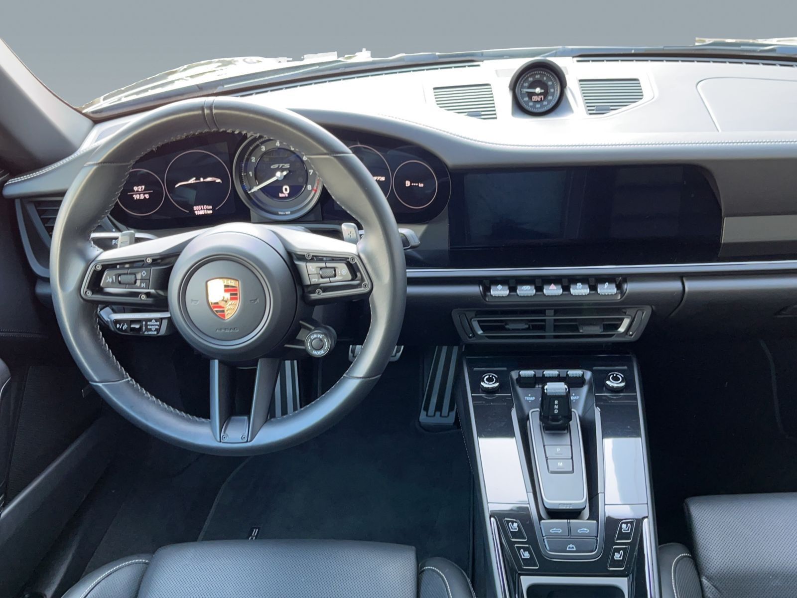 Porsche 992 (911) Carrera 4 GTS Cabriolet - BOSE - ParkA
