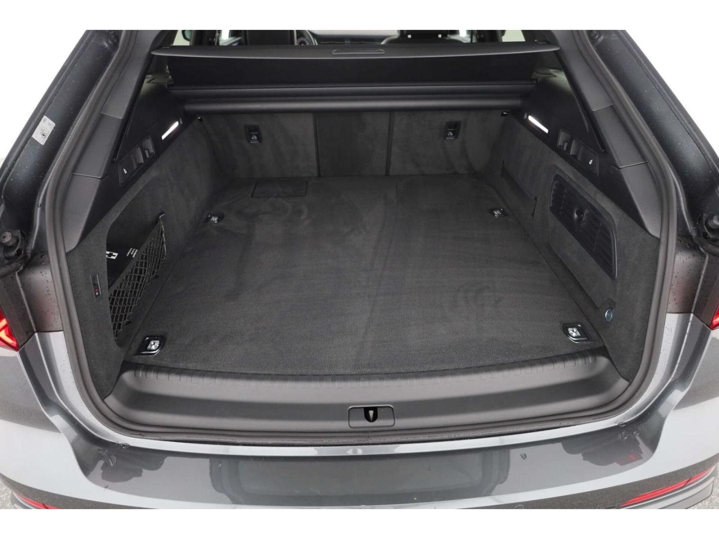 Audi A6 Avant 55 TFSI e quattro S line - Samsaru's Car Outlet
