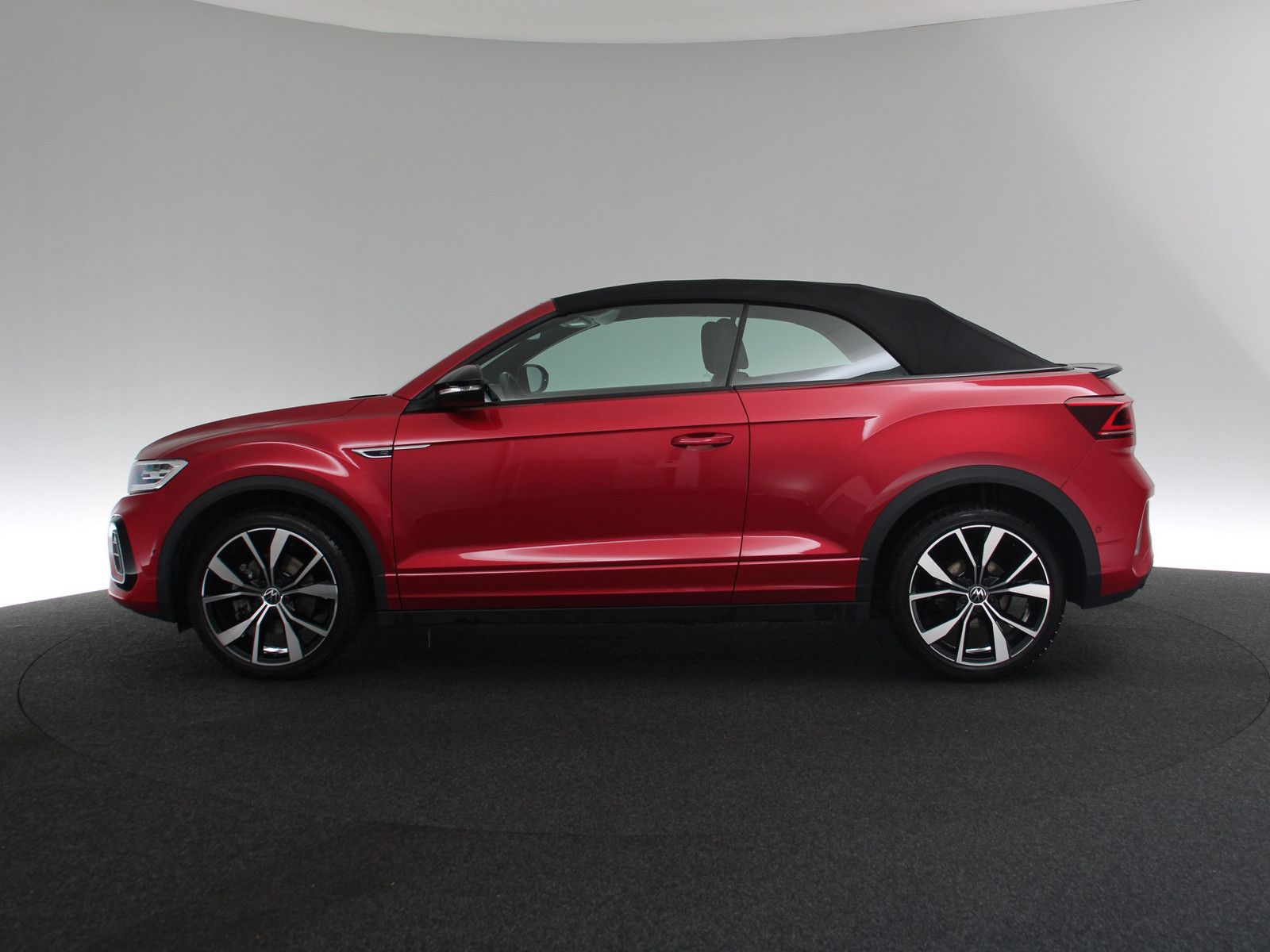 Volkswagen T-Roc 1.5 TSI R-Line - Samsaru's Car Outlet