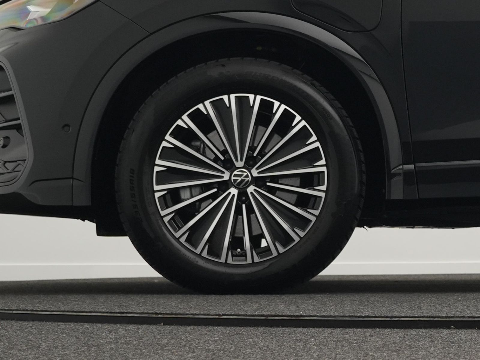 Volkswagen Tiguan R-Line 1.5TSI eHybrid IQ.LIGHT*HARMAN*20"