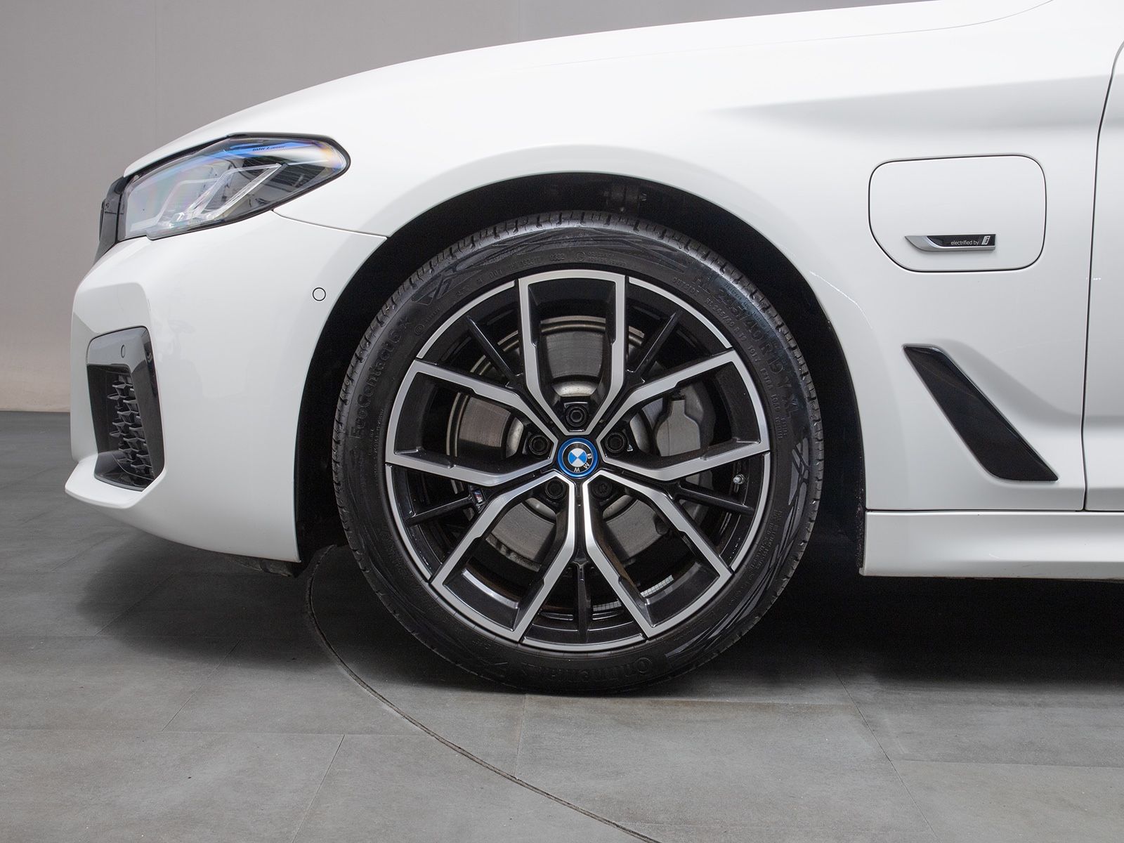 BMW 530e xD M-Sport 360°LenkHz.HuD Sitzlüft.PANO