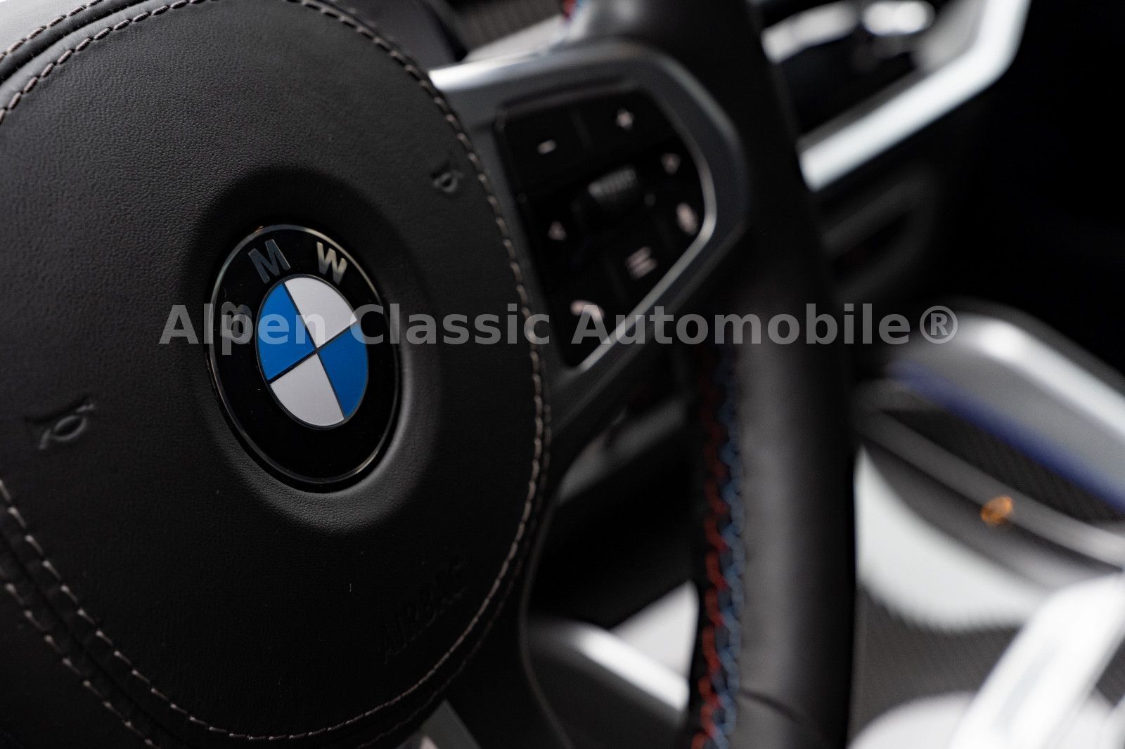 BMW X6 M60 i xDrive B&W, HUD, PANO, AHK, Massage