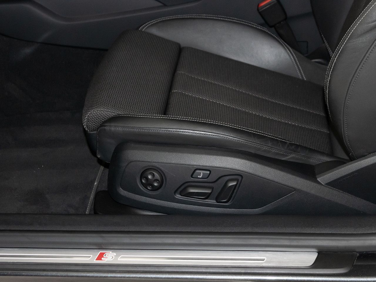 Audi A5 Coupé 45 TFSI quattro S line AHK Keyless 19''