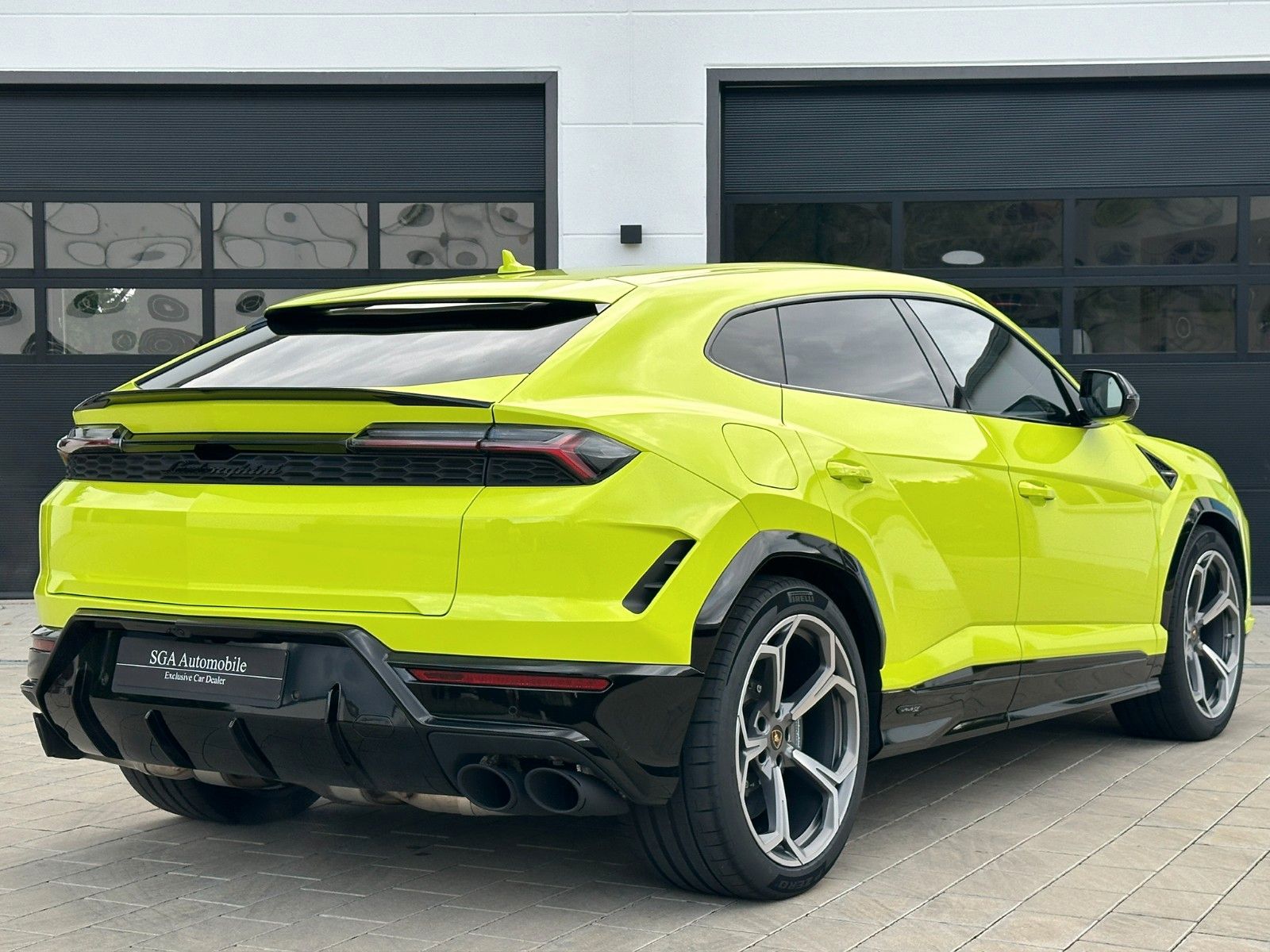Lamborghini Urus - Samsaru's Car Outlet