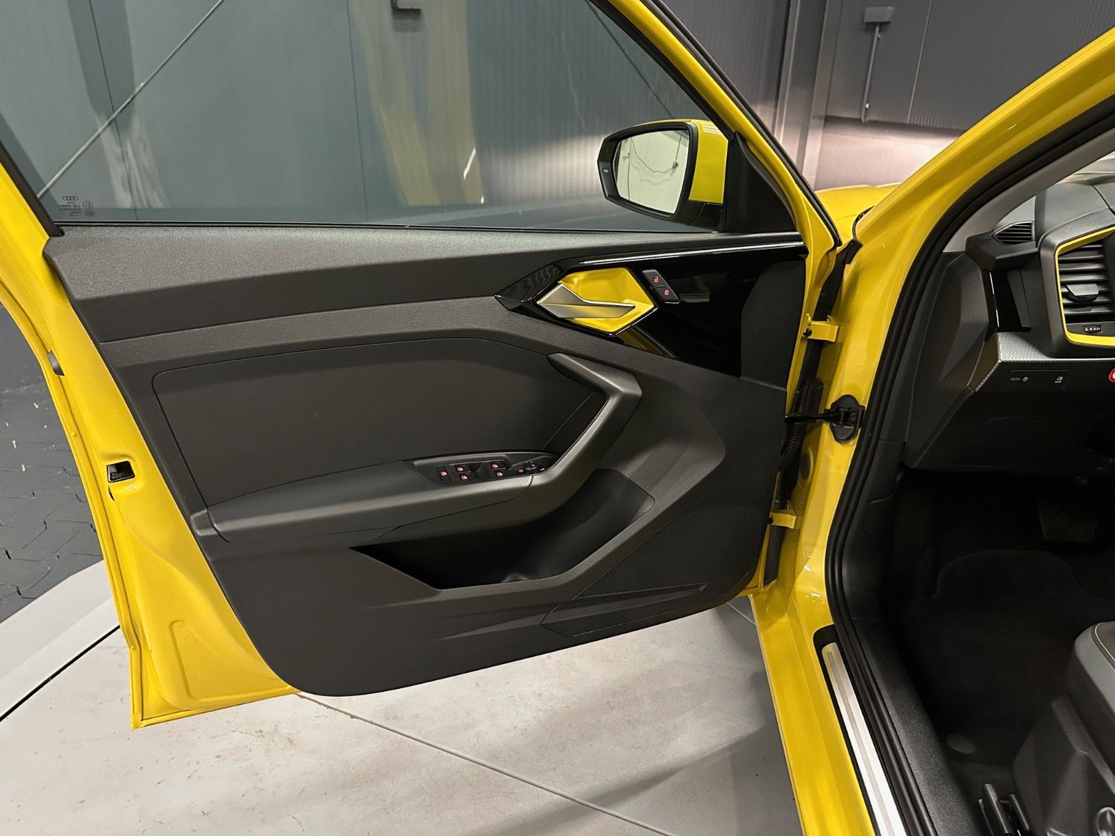 Audi A1 Sportback 25 TFSI advanced - Samsaru's Car Outlet