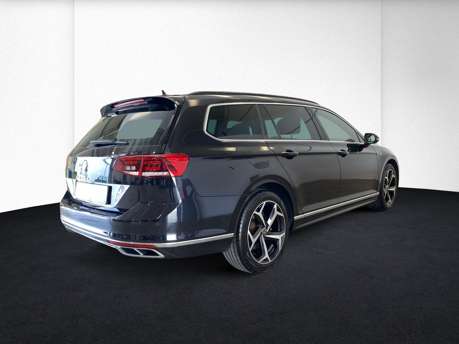 Volkswagen Passat Variant 2.0 TDI Business R-Line - Samsaru's Car Outlet