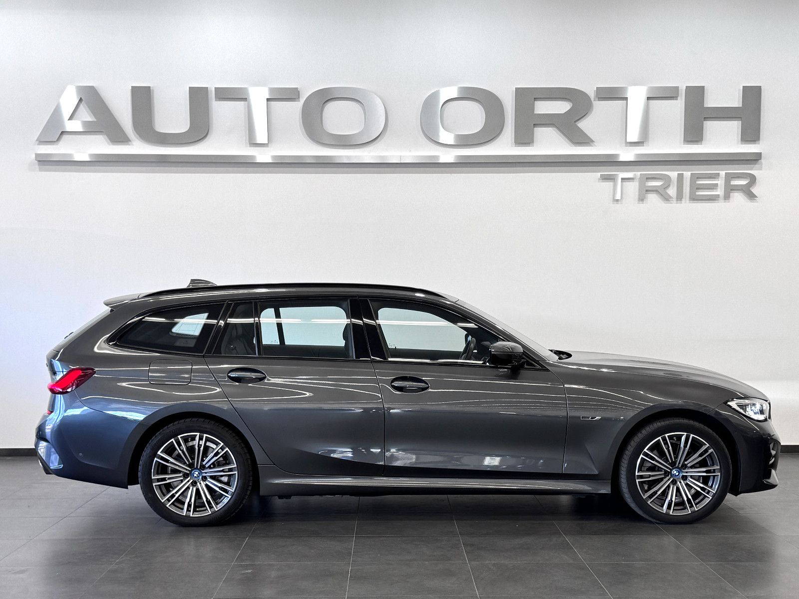 BMW 320e xDrive Touring M-SPORT - Samsaru's Car Outlet
