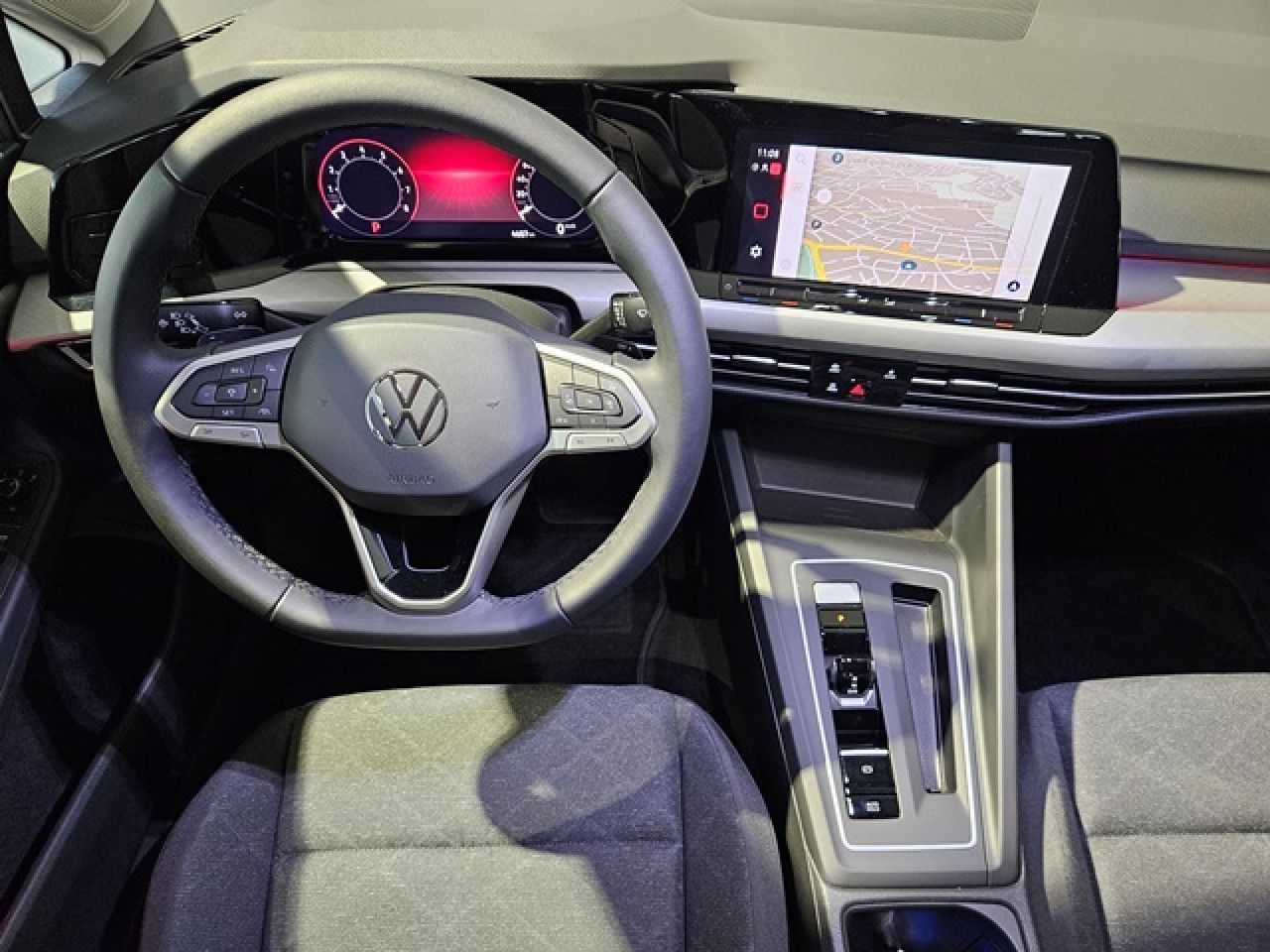 Volkswagen Golf 1.5 eTSI Life DSG - Samsaru's Car Outlet