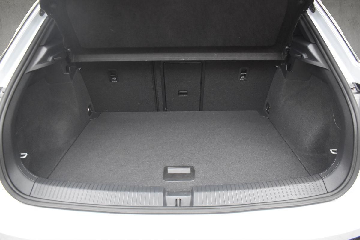 Volkswagen T-Roc 1.5 TSI DSG Sport R-Line - Samsaru's Car Outlet