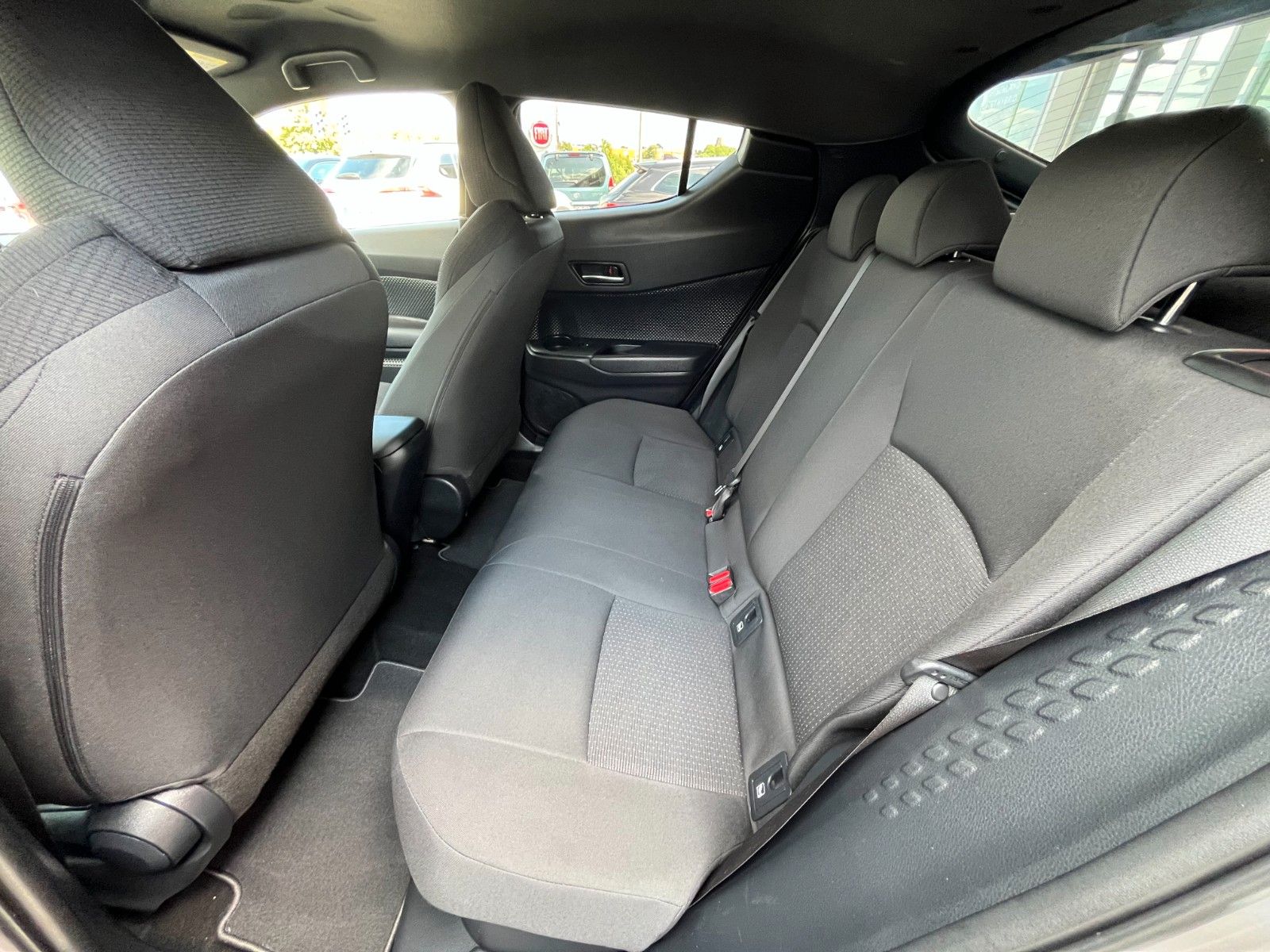 Toyota C-HR Hybrid - Samsaru's Car Outlet