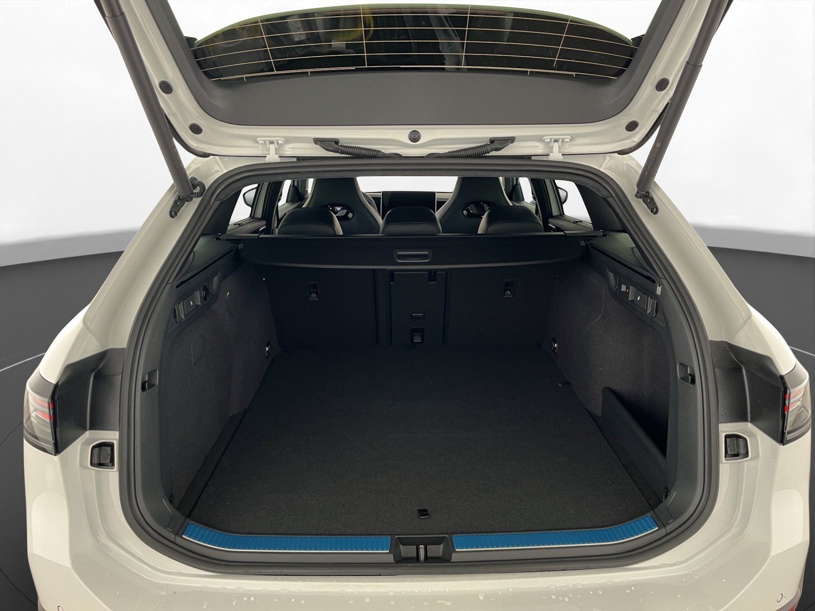 Volkswagen Passat Variant 1.5 TSI eHybrid R-Line | AHK |