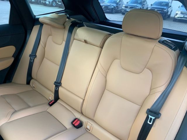 Volvo XC60 B4 AWD Inscription Standheizung Voll LED Ma