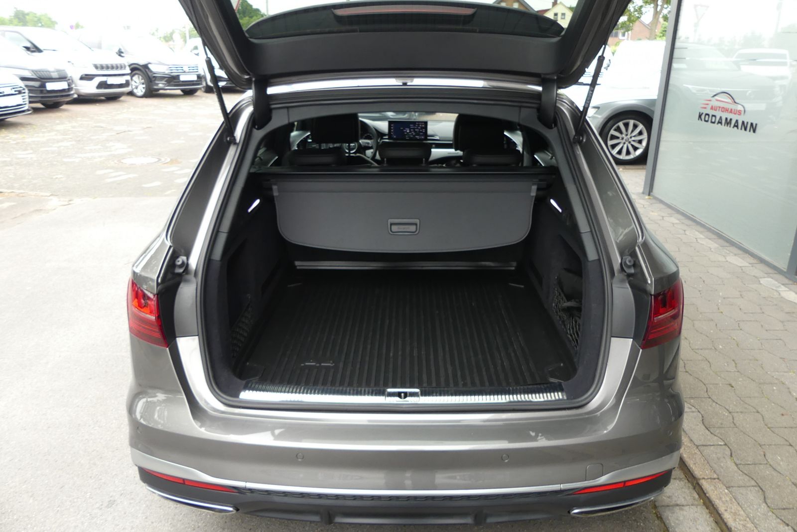 Audi A4 40 TFSI quattro S-Line - Samsaru's Car Outlet