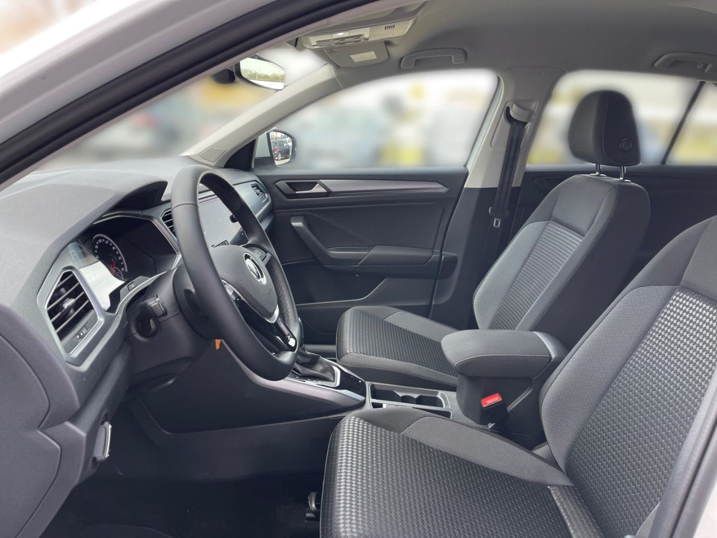 Volkswagen T-Roc Active 2.0 TDI DSG - Samsaru's Car Outlet