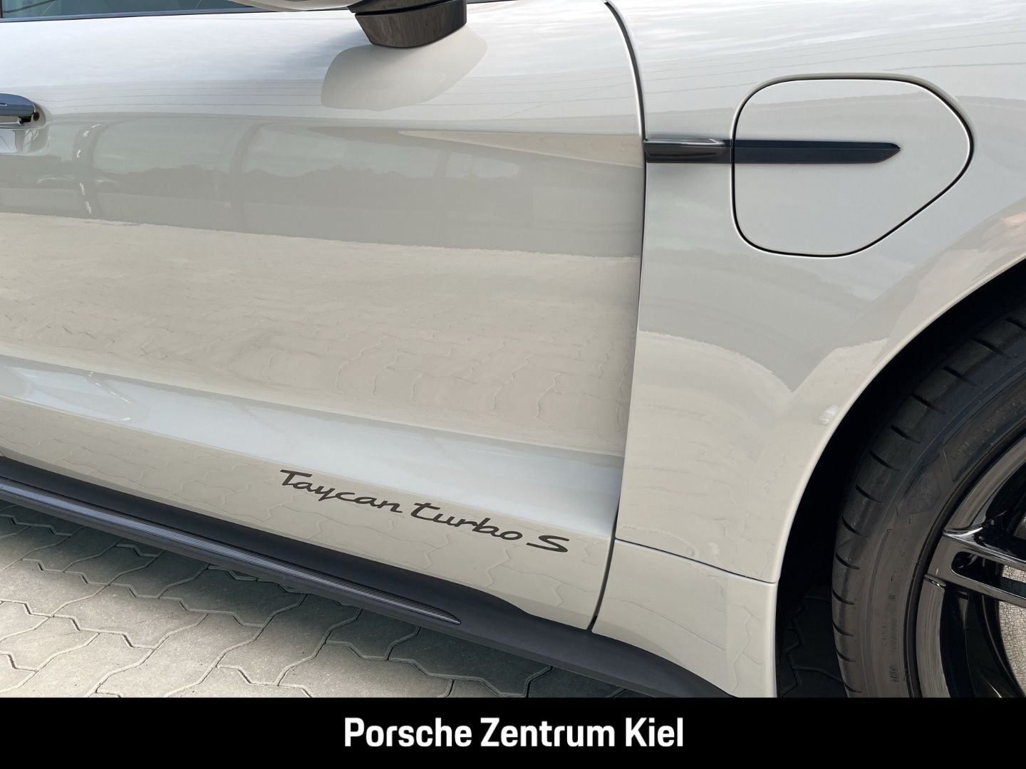 Porsche Taycan Turbo S Sport Turismo Burmester Sunshine-