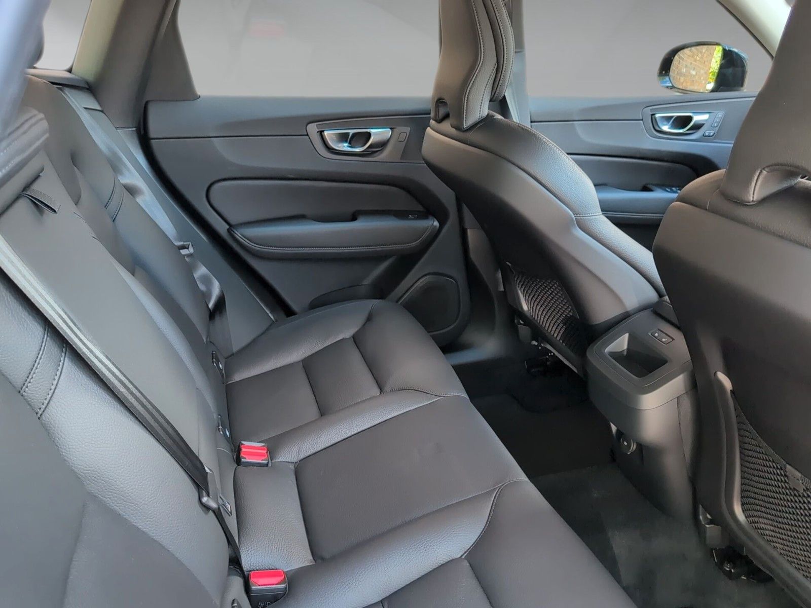 Volvo XC 60 B5 Plus Dark AWD - Samsaru's Car Outlet