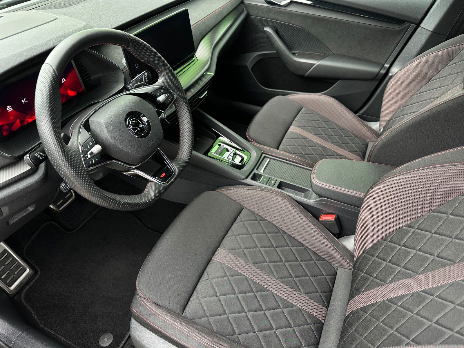 Skoda Octavia Combi RS 2.0TSi DSG - Samsaru's Car Outlet