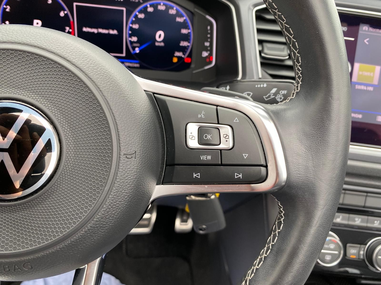Volkswagen T-Roc R-Line - Samsaru's Car Outlet