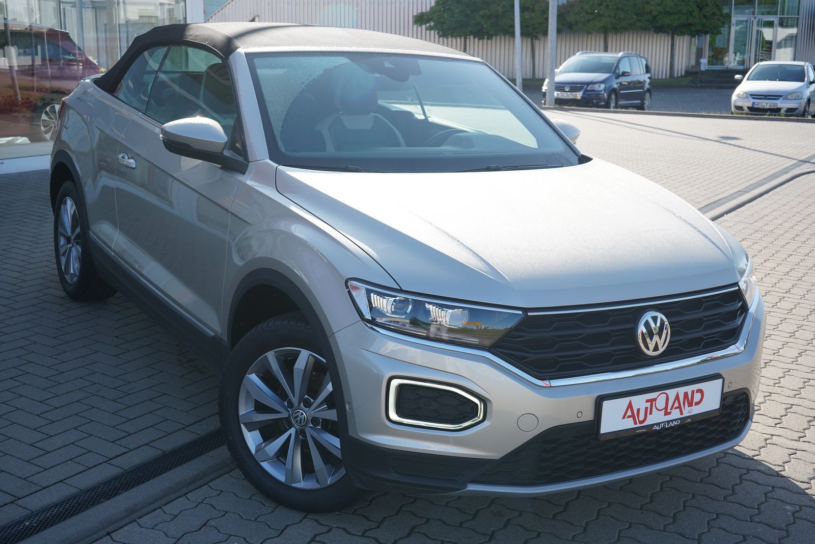 Volkswagen T-Roc 1.5 TSI Style - Samsaru's Car Outlet