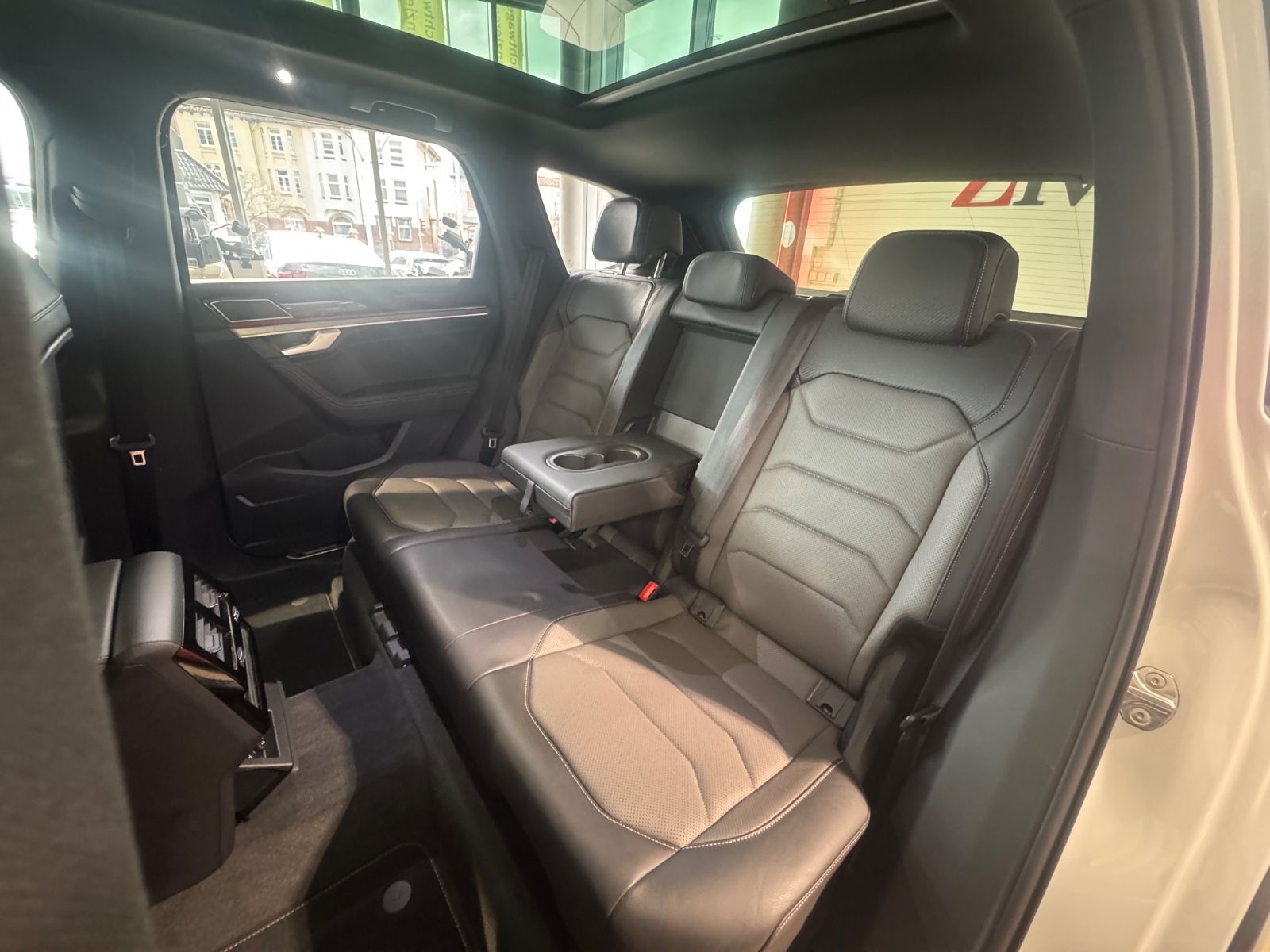 Volkswagen Touareg R-Line Pano IQ LIGHT Exterieur Black Sty