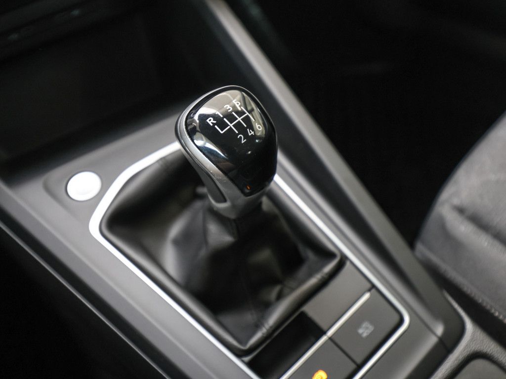 Volkswagen Golf VIII Life 1.0 l TSI - Samsaru's Car Outlet