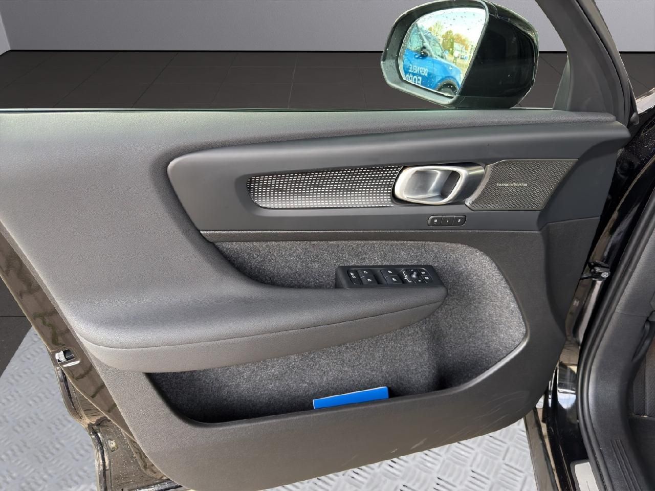 Volvo XC40 Ultra Black Edition AHK* Frontscheibenheiz.