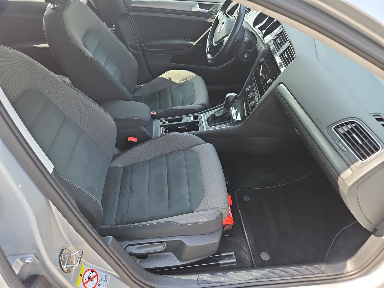 Volkswagen Golf VII Variant 2.0TDI Comfortline - Samsaru's Car Outlet