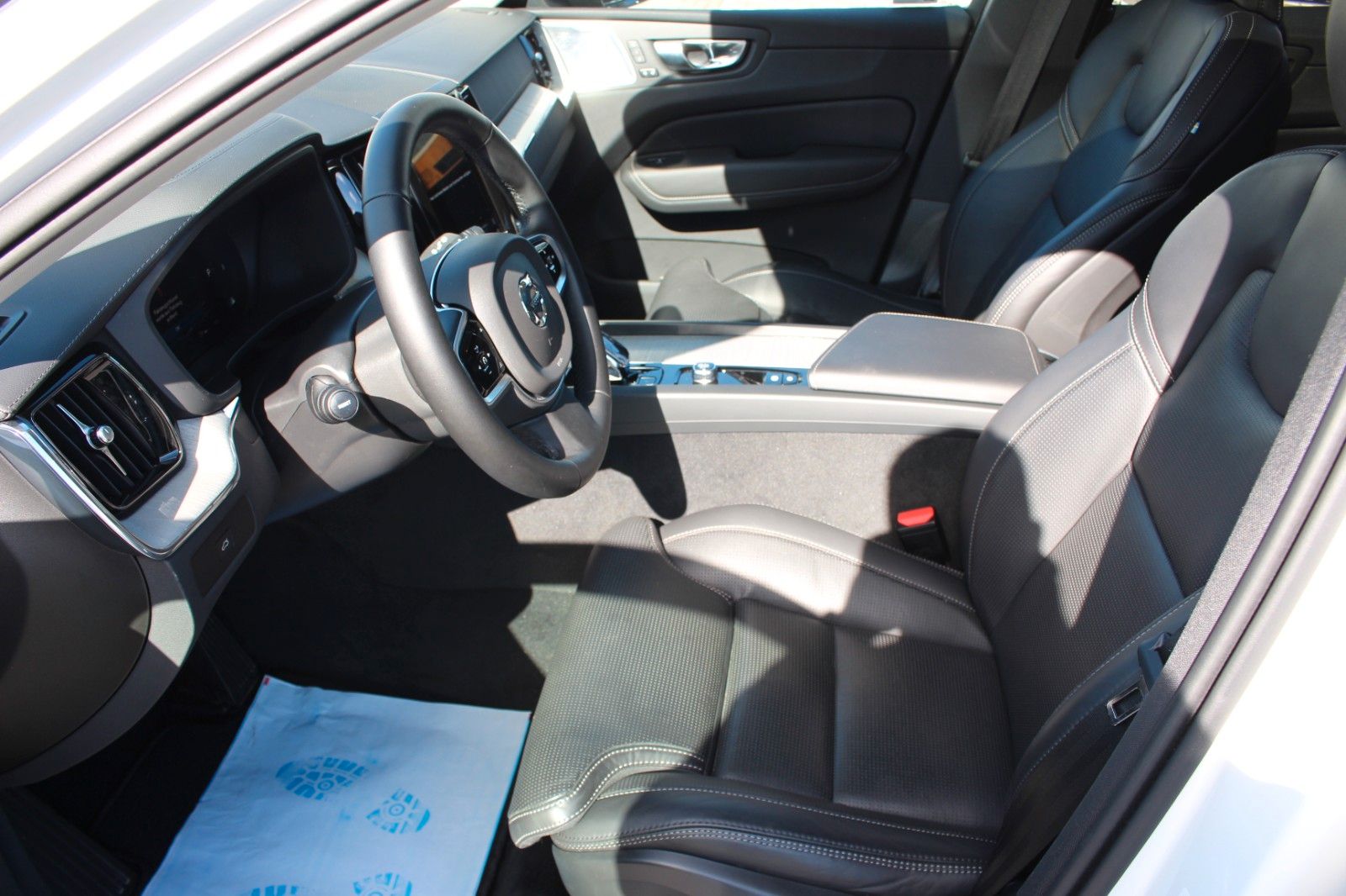 Volvo XC60 B5 Benzin Ultra Dark Massagesitze