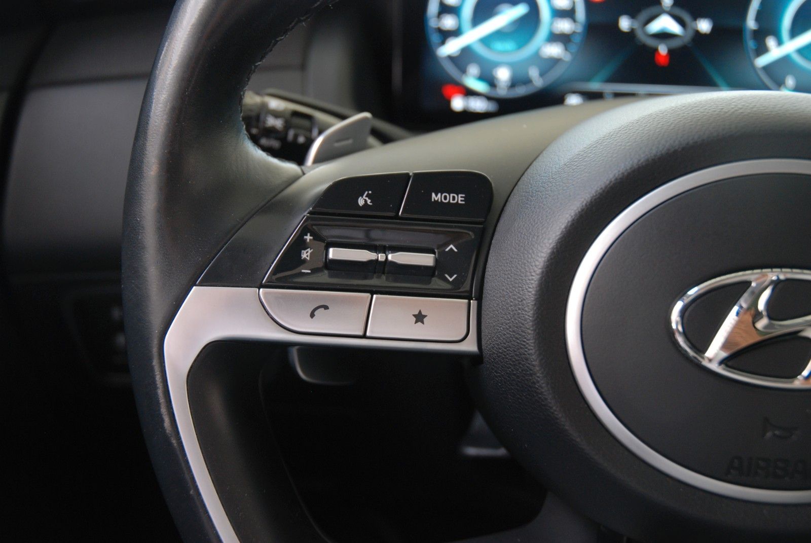 Hyundai TUCSON 1.6 T Plug-in 4WD - Samsaru's Car Outlet