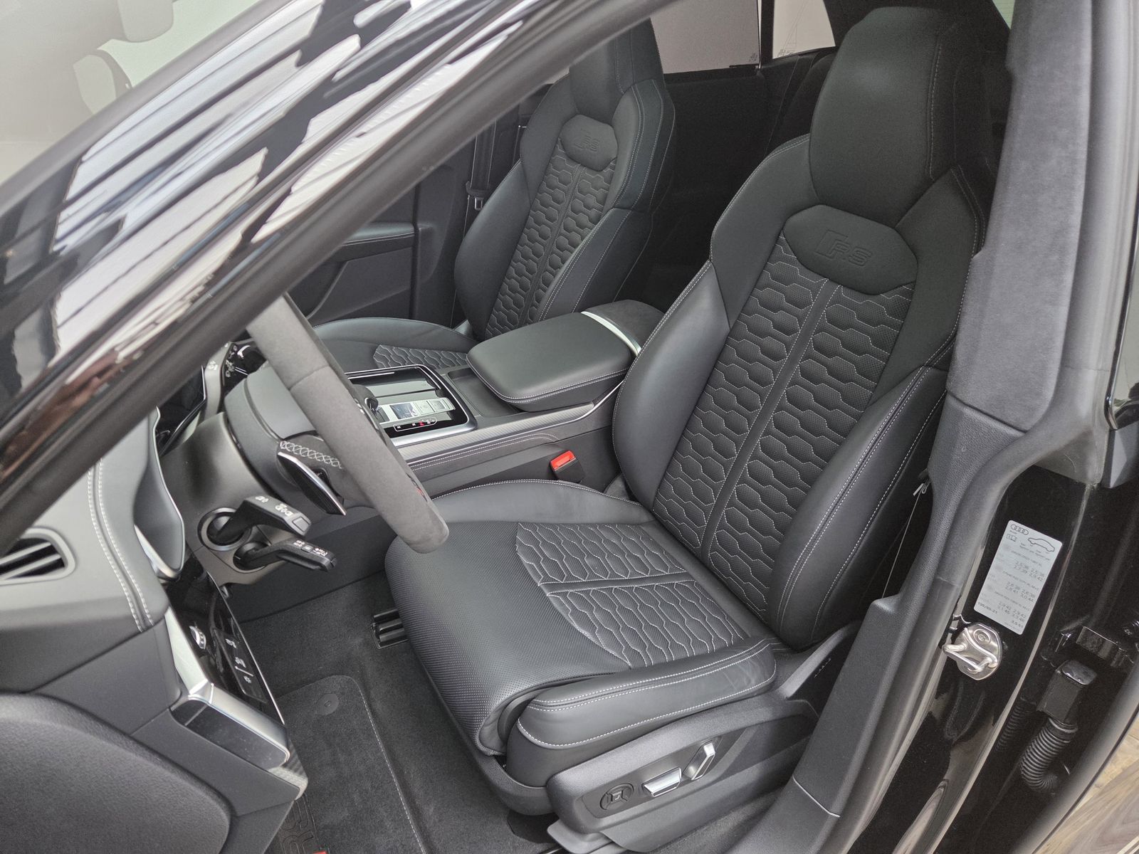 Audi RSQ8 Sportabgas AHK Standhzg. Black+ RS-Design