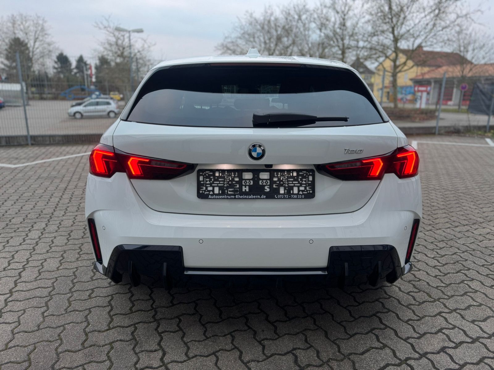BMW 120i | M-PAKET | AUT | LED | HEAD-UP | DRIVING +