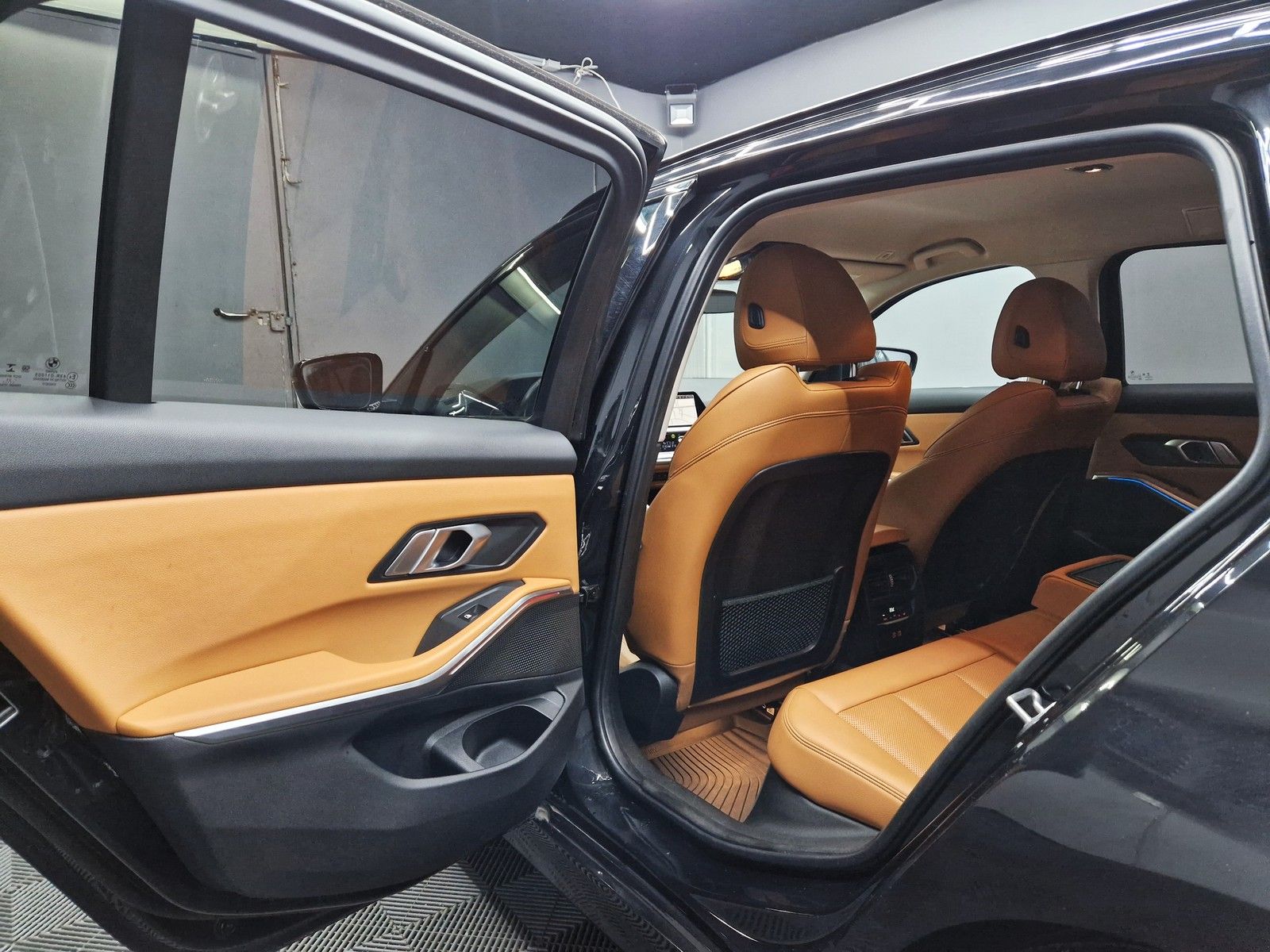 BMW 330 e Sport Line - Samsaru's Car Outlet